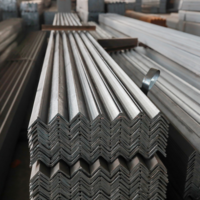 40 * 40mm Steel Slotted Angle Untuk Menara Transmisi Besi Galvanis
