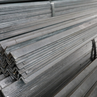 40 * 40mm Steel Slotted Angle Untuk Menara Transmisi Besi Galvanis